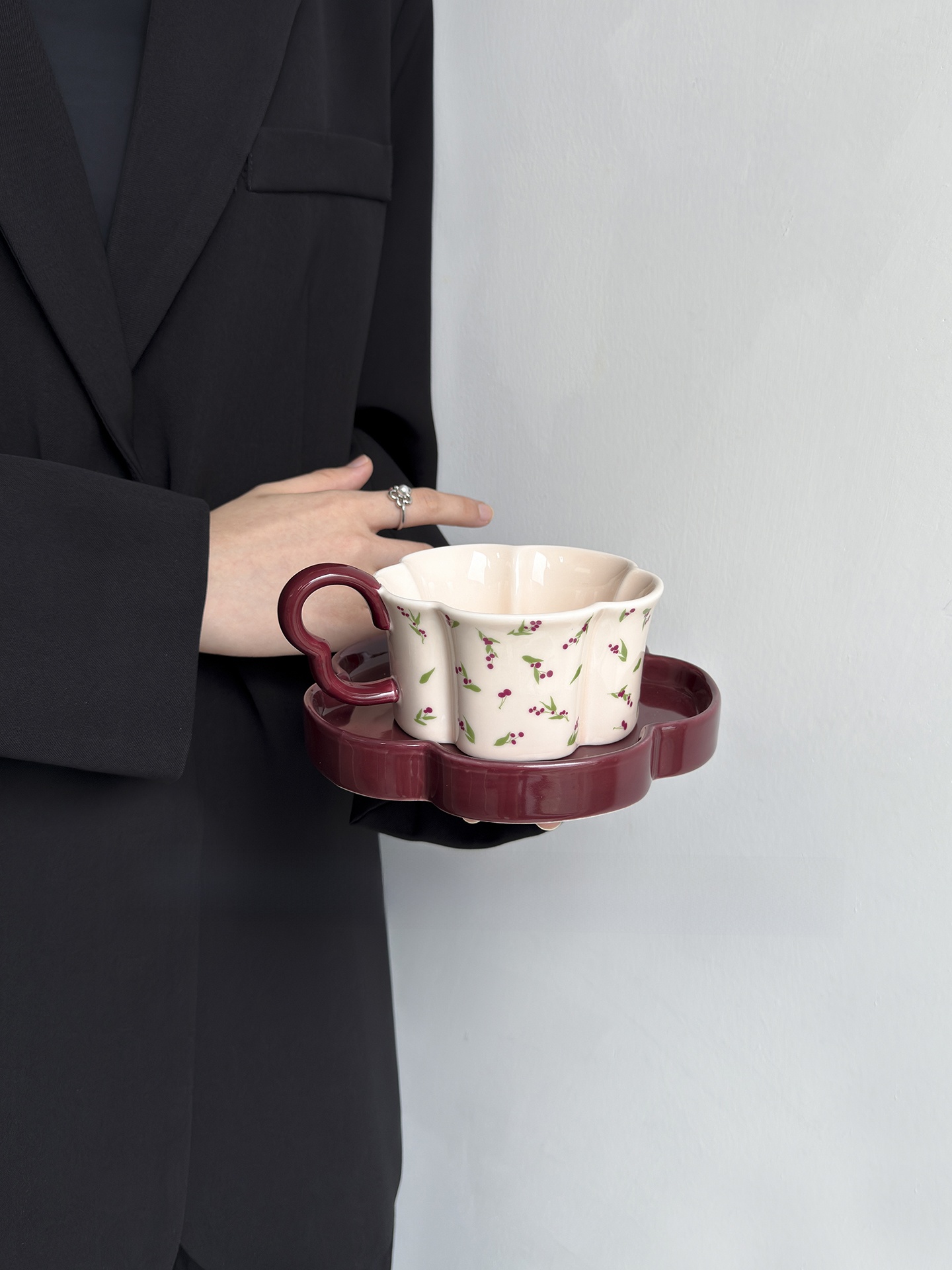 كوب قهوة سيراميك بتصميم الكرز  - مراجعة Young Tea Coffee وسعره